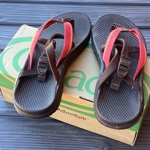Size 7 ladies Chaco flops/thongs